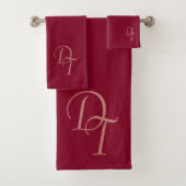 Monogram - bordeaux kleur bad handdoek (Insitu)