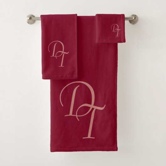 Monogram - bordeaux kleur bad handdoek (Insitu)