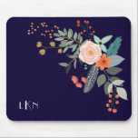 Monogram Botanisch Muismat<br><div class="desc">Een kleurrijke spray van grafische botanische bloemen versiert dit mousepad en kan gepersonaliseerd worden met drie monogram initialen. De achtergrond is een rijke marineblauw.</div>