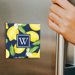 Monogram Botanische Lemon Navy Blue Magneet<br><div class="desc">Het citroenpatroon van de botanische waterverf is voorzien van een blauw vierkant monogram.</div>