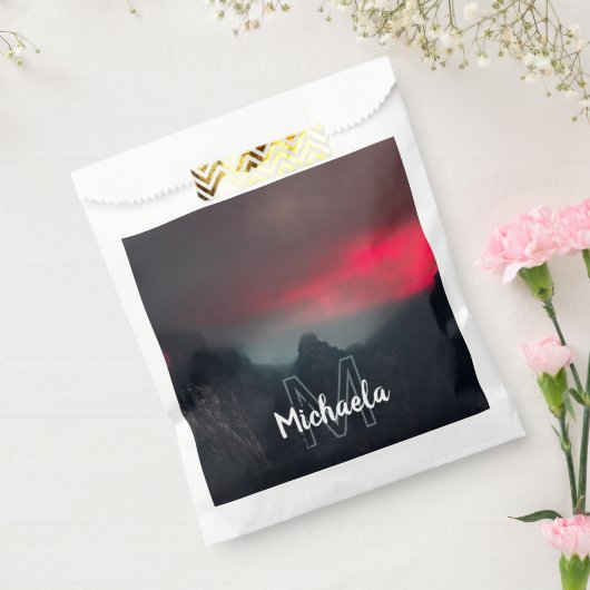 Monogram brandende wolken, mist en bergen bedankzakje (Gezegeld)