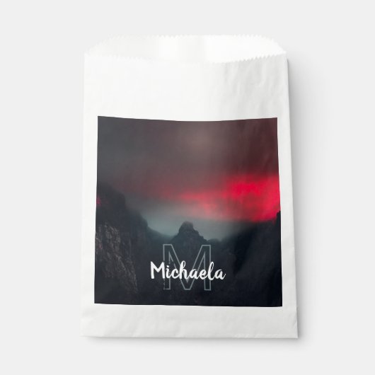 Monogram brandende wolken, mist en bergen bedankzakje (Voorkant)