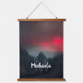 Monogram brandende wolken, mist en bergen hangend wandkleed (Voorkant)