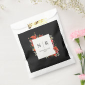 Monogram bruiloft Delicate popy Dark Wedding Bedankzakje (Gezegeld)