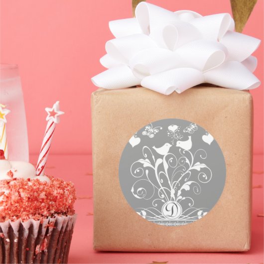 Monogram bruiloftsvogels Hartszwemmen Wit op grijs Ronde Sticker (Feest)