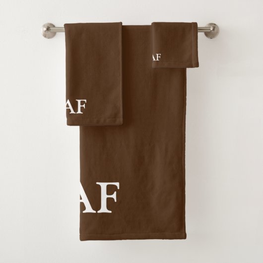 Monogram bruin en wit bloklettertype  bad handdoek (Insitu)