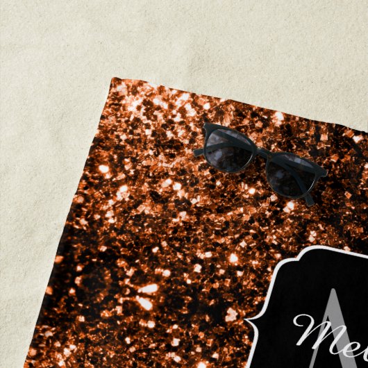 Monogram bruin koper smeltkroes strandlaken (In situ)