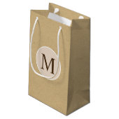Monogram Bruin Kraft Paper Textuur Klein Cadeauzakje (Achterkant Gekanteld)