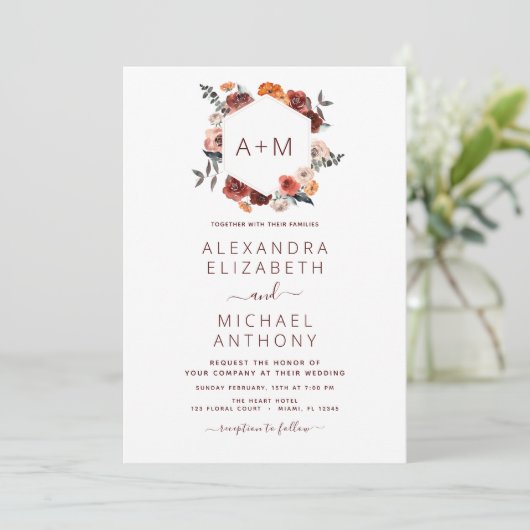 Monogram Burgundy Floral Greenery Wedding Kaart (Staand voorkant)