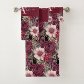 Monogram Burgundy & Pink Floral Elegant Towel Set Bad Handdoek (Insitu)