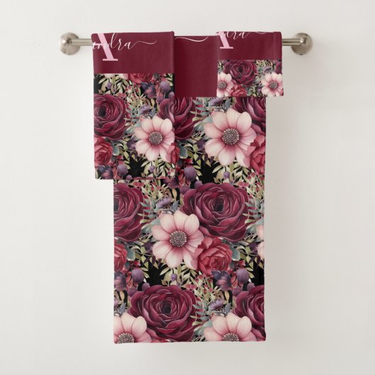Monogram Burgundy & Pink Floral Elegant Towel Set Bad Handdoek (Insitu)