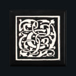 Monogram C Art Nouveau Letter Cadeaudoosje<br><div class="desc">Art nouveau Letters - Monogrammen van de Beweging Kunst & Kunsten Deze letter C is een robuust monogram C omringd door een handgetekend wijnpatroon,  voor het eerst gepubliceerd in 1901 in de kunst en de ambachtelijke beweging in de stijl van art nouveau patroon.</div>