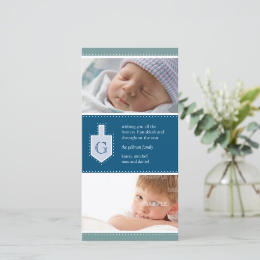 Monogram Chanoeka Dreidel Fotokaart Feestdagenkaart (Staand voorkant)