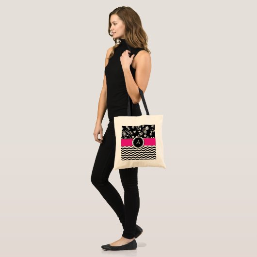 Monogram Chevron en Floral Pattern Canvas tas (Voorkant (model))