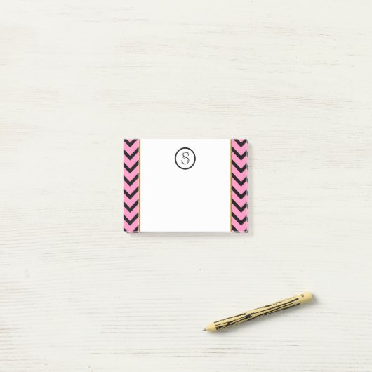 Monogram chevron gepersonaliseerd roze zwart goud post-it® notes (Op bureau)