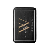 Monogram Chic Gouden Script Namen Trouwdatum Zwart Badmat (Voorkant Verticaal)