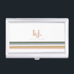 Monogram Chic Retro Stripes Visitekaarthouder<br><div class="desc">Een minimalistisch monogram met grote typografie-initialen in een klassiek lettertype met jouw naam hieronder en kleurrijke strips voor de rode regenboog. Niets combineert uniek en stijlvol werk voor de beroepsbeoefenaars, zoals de houders van monogrammed-visitekaartjes. Deze prachtige, gepersonaliseerde hoesjes houden je zo georganiseerd dat je kaarten altijd in de hand hebben....</div>