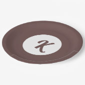 Monogram chocolade pruim en wit papieren bordje (Gekanteld)