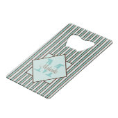 Monogram Chocolate Brown & Mint Green Stripes Creditkaart Flessenopener (Voorkant Gekanteld)