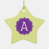 Monogram Citron Chevron met Paars Keramisch Ornament (Voorkant)