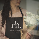 Monogram Classic Elegant Minimal Black en White Schort<br><div class="desc">Een minimalistisch monogram ontwerp met grote typografische initialen in een klassieke doopvont met jouw naam hieronder op een eenvoudige zwarte achtergrond. Het perfecte aangepast cadeau of accessoire!</div>