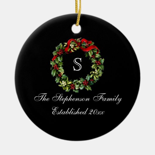 Monogram Classic Holly WreatCustom Kerstmis Keramisch Ornament (Voorkant)