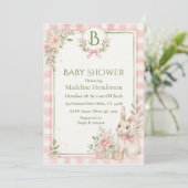 Monogram Classic Roze Meisje Gingham Baby Shower Kaart (Staand voorkant)