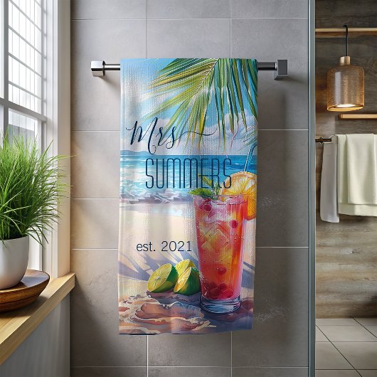 Monogram cocktails bruidslandschap voor pasgetrouw strandlaken