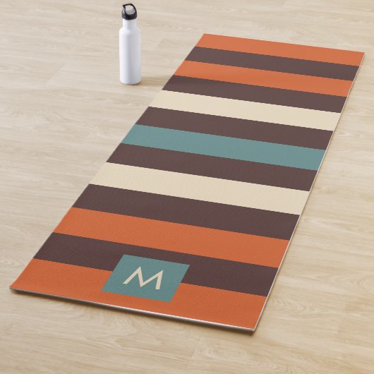 Monogram Cool Kleurrijke Retro Strepen Yogamat (In situ)