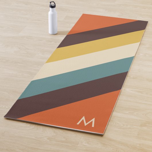 Monogram Cool Kleurrijke Retro Strepen  Yogamat (In situ)