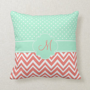 Monogram Coral Chevron met Mint Polka Dot Pattern Kussen