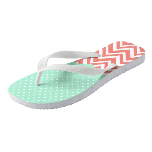 Monogram Coral Chevron met Mint Polka Dot Pattern Teenslippers (Schuin)