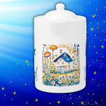 Monogram Cottagecore Huis met champignons | Theepot<br><div class="desc">Een schattig huisje kernhuis omringd door bloemen en paddenstoelen roept een gezellige en idyllische landelijke omgeving op,  belichaamt een nostalgische en geromantiseerde esthetiek geïnspireerd door het traditionele platteland wonen. Monogram voor u om uw eigen tekst in te voegen - in het blauw. Teapot.</div>