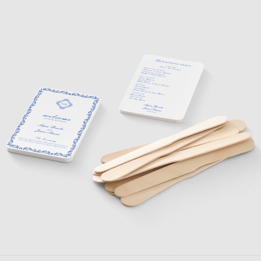 Monogram Crest Blue Chinoiserie Wedding Program Handwaaier (Niet-gemonteerd)