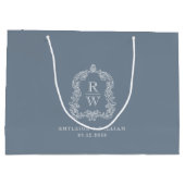 Monogram Crest Dusty Blue Wedding Groot Cadeauzakje (Achterkant)