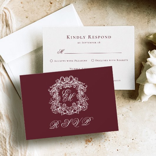 Monogram Crest Elegant Burgundy Wedding RSVP Kaartje