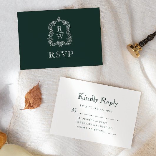 Monogram Crest Forest Green Wedding RSVP Kaartje