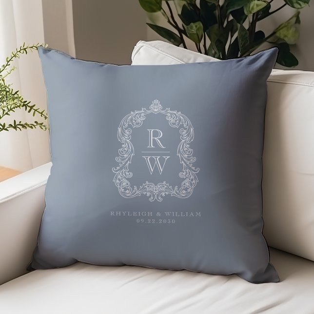  Monogram Crest Namen Dusty Blue Wedding Kussen (Creator heeft geüpload)