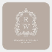  Monogram Crest Namen Taupe Huwelijk Vierkante Sticker (Voorkant)