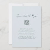 Monogram Crest QR Code RSVP Dusty Blue Wedding Kaart (Achterkant)