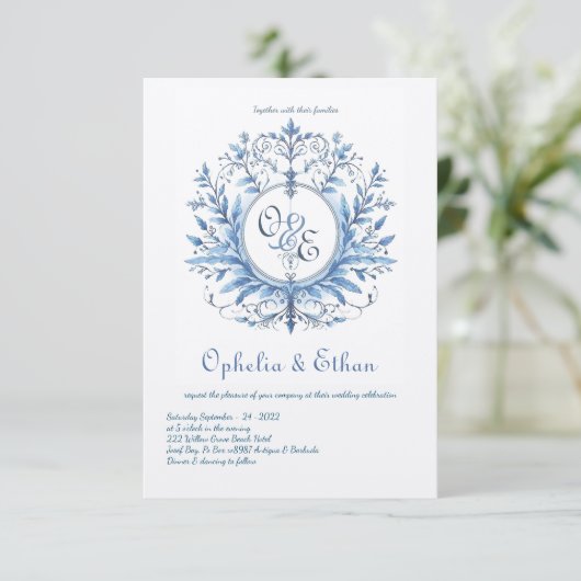 Monogram Crest Rococo Blue bruiloft uitnodiging (Staand voorkant)