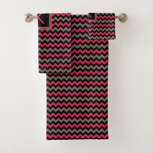Monogram Crimson Brown Black Chevron Pattern Bad Handdoek (Insitu)
