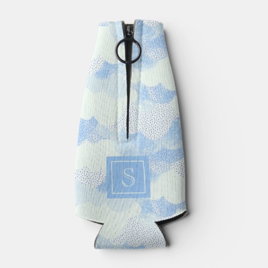Monogram Cute Pastel Blue Rain Clouds Flesjeskoeler (Achterkant)
