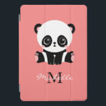 Monogram Cute Sitting Panda Gepersonaliseerd iPad Pro Cover<br><div class="desc">Een schattig panda-beer op de vloer op een zalmachtergrond. Personaliseer met uw monogram en noem of schrap tekst in tekstvakjes voor geen naam.</div>