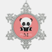 Monogram Cute Sitting Panda Gepersonaliseerd Tin Sneeuwvlok Ornament (Voorkant)