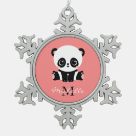 Monogram Cute Sitting Panda Gepersonaliseerd Tin Sneeuwvlok Ornament