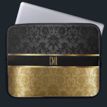 Monogram Damask Black met Gold Floral Laptop Sleeve<br><div class="desc">elektronische laptophoes. Damask Black met Gold Accents-patroonontwerp met monogram letters die u kunt personaliseren. ⭐ Dit product is 100% . De grafiek en/of de tekst kunnen worden toegevoegd, worden geschrapt, worden bewogen, resized, rond, worden geroteerd, enz.. ✔ (enkel door op het gebied van het ONTWERP van het EDIT te klikken)...</div>