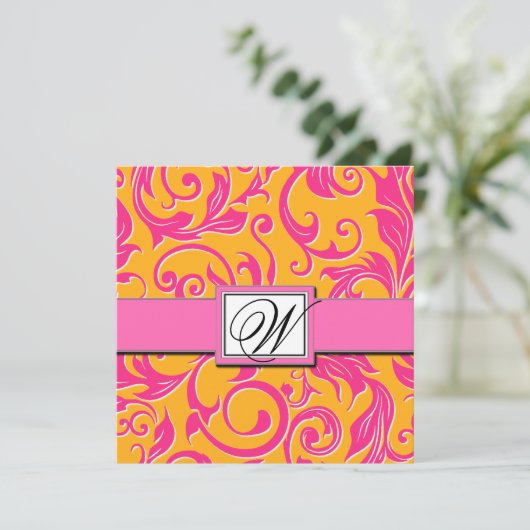 Monogram Damask Oranje & Roze bruiloft Uitnodiging (Staand voorkant)