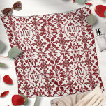 Monogram damast sjaal<br><div class="desc">Dit elegante bordeauxrode en witte dessin heeft een klassiek damast-ontwerp met bloemmotieven en decoratieve harten rondom een gepersonaliseerd monogram. De symmetrische Victoriaans-geïnspireerde opstelling creëer biedt een tijdloze look die ideaal is voor kussens met een interieur, beddengoed, douchegordijnen en badkamersets. Ook opvallend op technische accessoires zoals telefoonhoesjes, laptophoezen en tabletcovers. Het...</div>