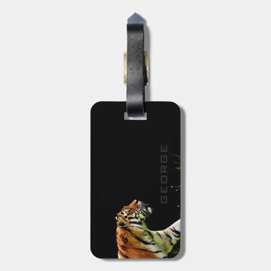 Monogram. De Lone Tiger. Bagagelabel (Achterkant verticaal)